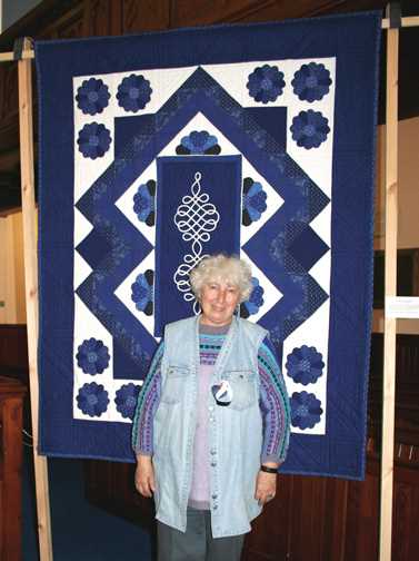 Anna Dolányi with In praise of Handicraft by the Foltlekek Group